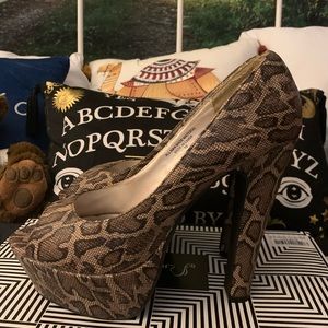 Snakeskin open toe platform 6inch heel US size 10